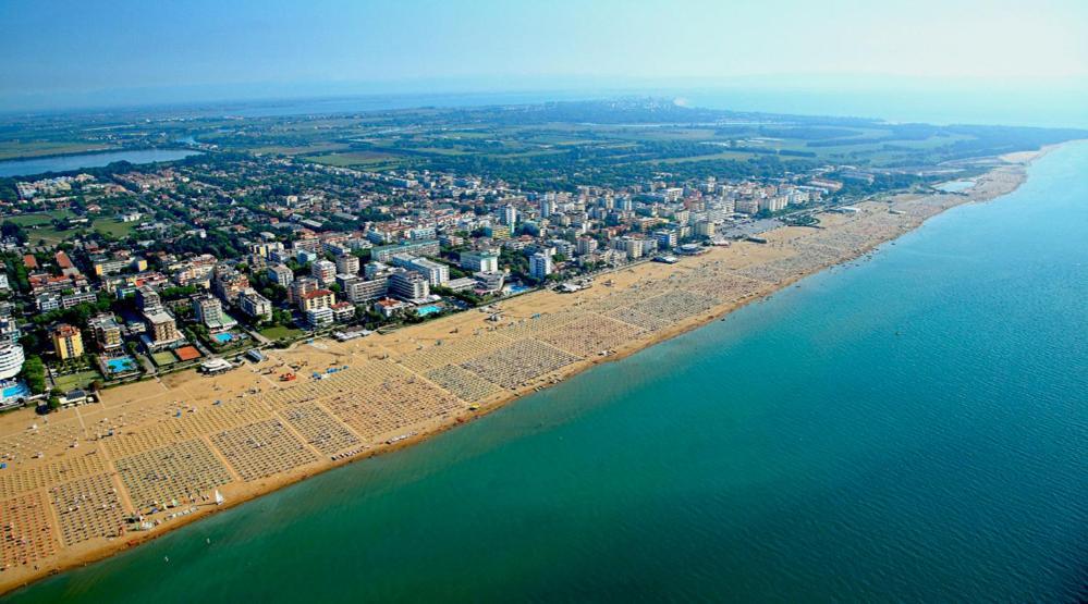 Hotel Karibe Бибионе Экстерьер фото